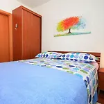 Moderne Mit Garten, Liegestuhl, Wifi, Klima 아파트 *
