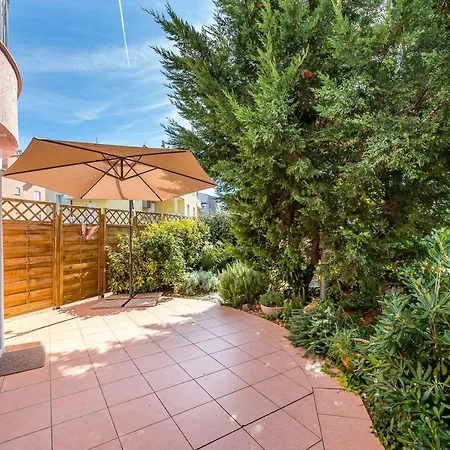 Moderne Mit Garten, Liegestuhl, Wifi, Klima Apartment