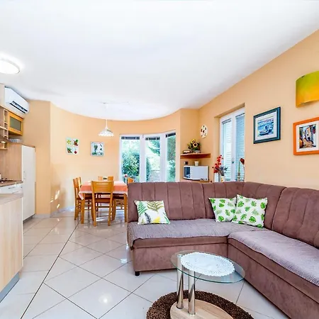 Moderne Mit Garten, Liegestuhl, Wifi, Klima *