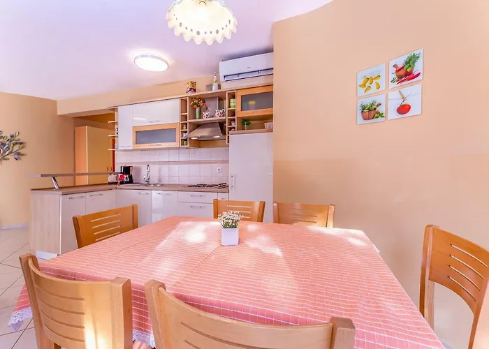 Moderne Mit Garten, Liegestuhl, Wifi, Klima