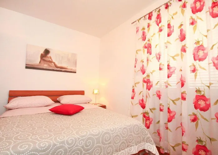 Apartment Moderne Mit Garten, Liegestuhl, Wifi, Klima