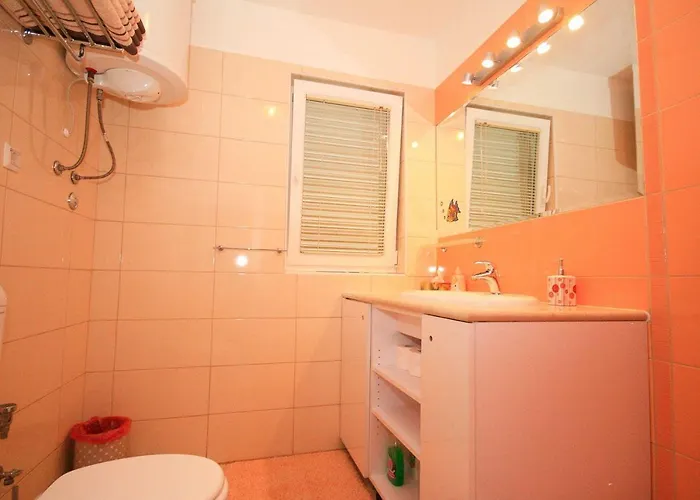 Moderne Mit Garten, Liegestuhl, Wifi, Klima Apartment