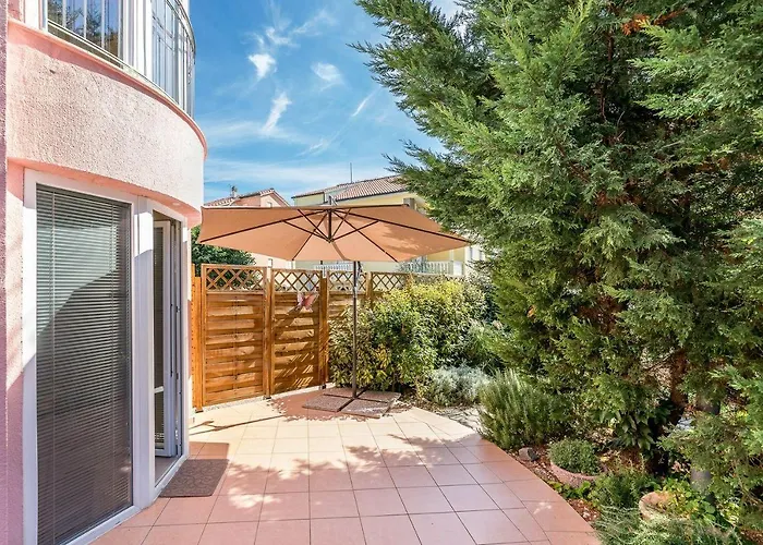 Moderne Mit Garten, Liegestuhl, Wifi, Klima Apartment *