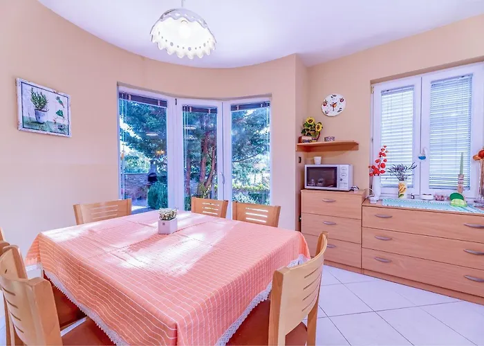 Moderne Mit Garten, Liegestuhl, Wifi, Klima Apartment Baska (Krk)