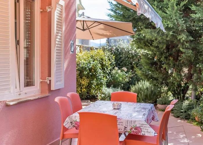 Moderne Mit Garten, Liegestuhl, Wifi, Klima Apartment Baska (Krk)