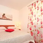Apartament Moderne Mit Garten, Liegestuhl, Wifi, Klima