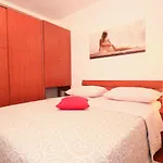 Moderne Mit Garten, Liegestuhl, Wifi, Klima Apartament Baška