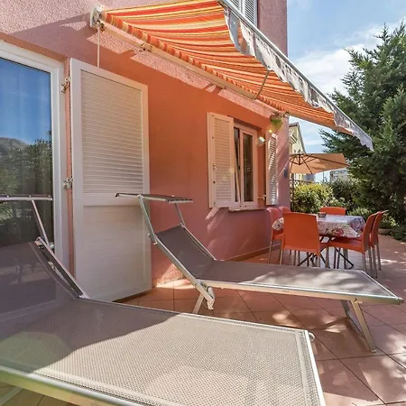 Moderne Mit Garten, Liegestuhl, Wifi, Klima * バスカ