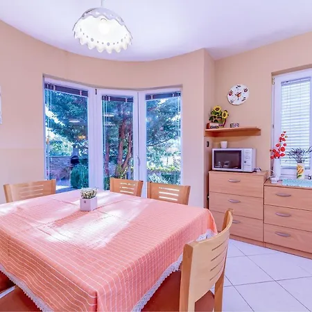Moderne Mit Garten, Liegestuhl, Wifi, Klima Apartament Baška