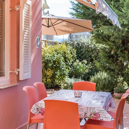 Moderne Mit Garten, Liegestuhl, Wifi, Klima Apartament Baška